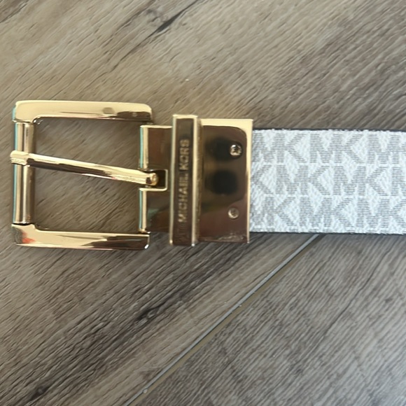 New REVERSIBLE Michael Kors belt WHITE/BLACK with MK motif and GOLD hardware s/m - Picture 3 of 5